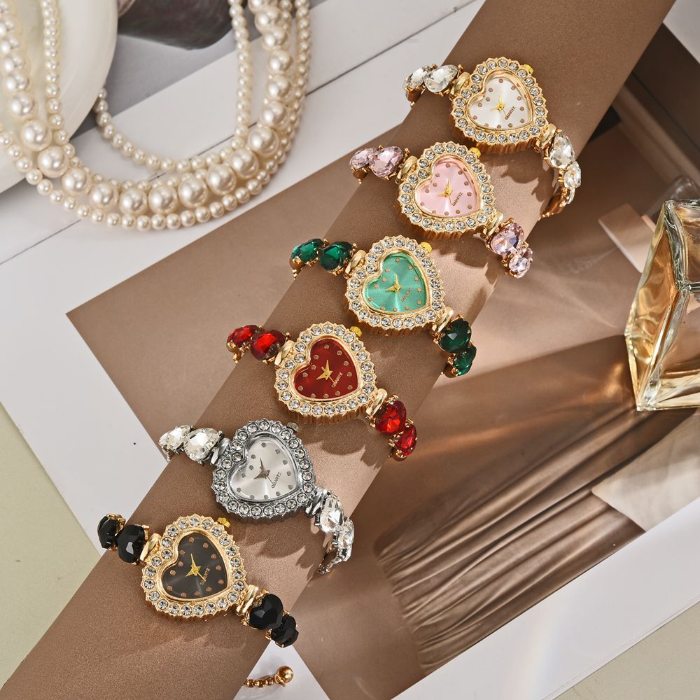 Chic Heart Shape Quartz Watch for Her 鈥?Fashionable and Timeless