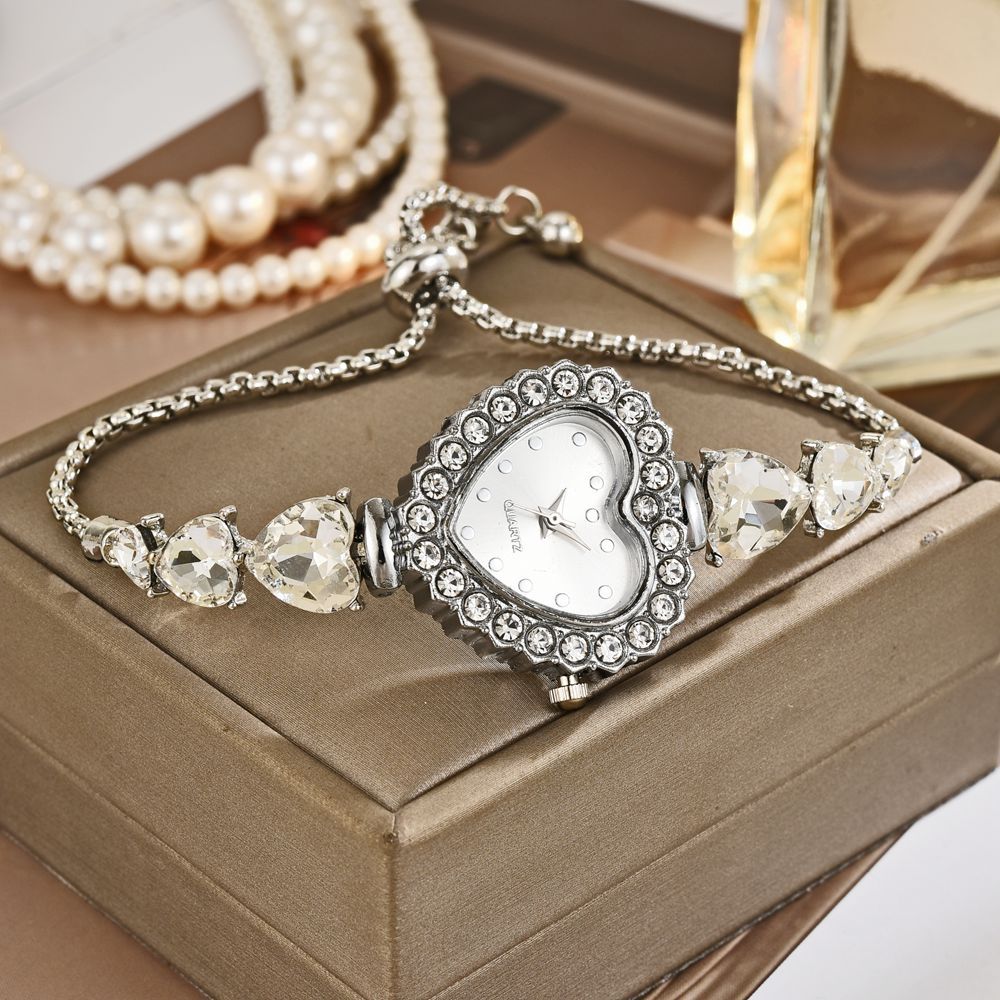 Exquisite Heart Shape Quartz Wrist Watch – Feminine and Classy